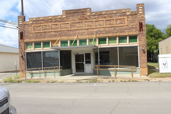 111 Nelson Rd, Yoakum, TX 77995